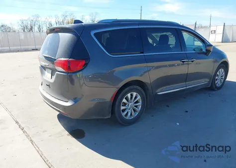 2019 Chrysler Pacifica Touring L z USA, uszkodzony, nr VIN 2C4RC1BG3KR704703